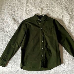 Barely Worn Under Armor Heat Gear Medium Loose Fit Button Down